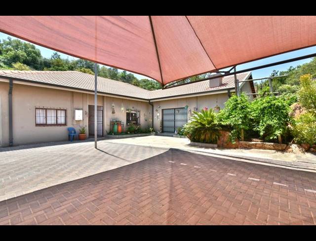 3 BEDROOM HOUSE FOR SALE IN OAKDENE